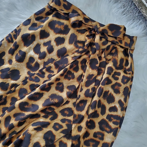 Leopard print ruffle hem midi skirt - Picture 2 of 6
